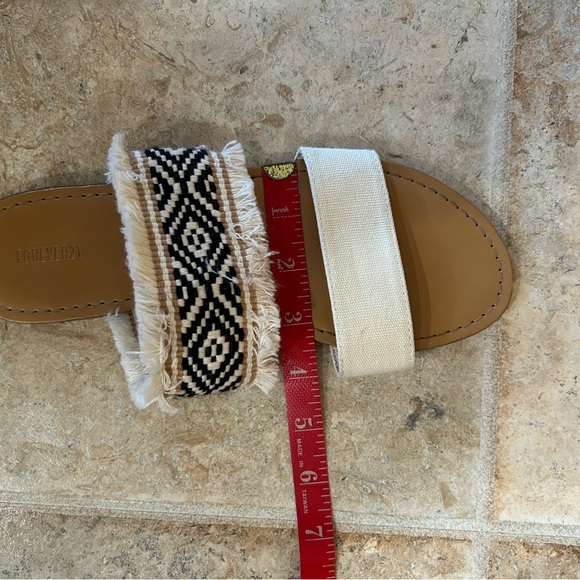 FOREVER 21 SANDALS - Picture 7 of 9